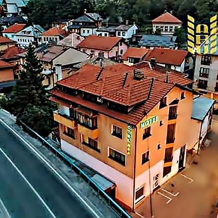 Garni Motel Aba Травник Екстериор снимка