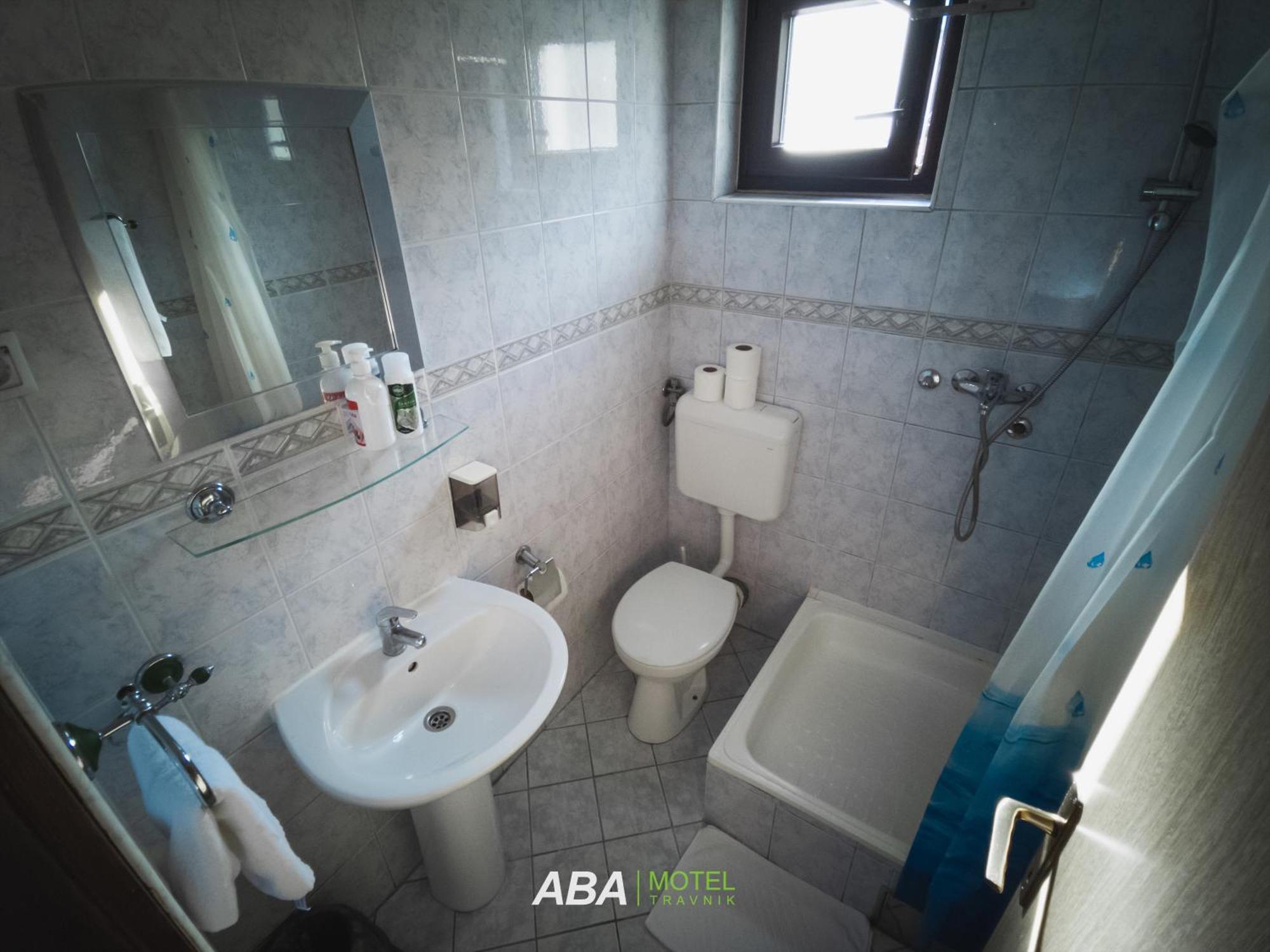 Garni Motel Aba Травник Екстериор снимка